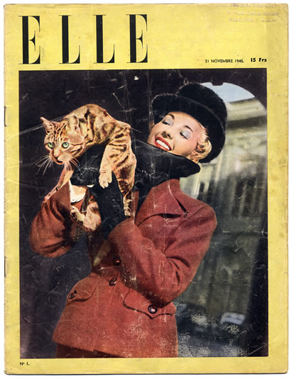 1ère couverture du Elle du 21/11/1945. Cette photo n&rsquo;a jamais été créditée, elle représente une cover-girl à succès, Yolande BLOIN en ensemble Schiaparelli. 