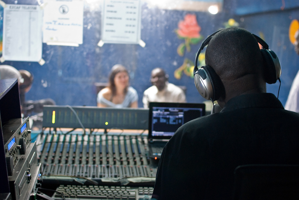 
            Les défis de la radio-télévision publique du Sénégal          